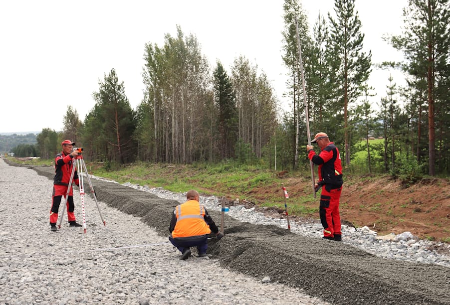 В Свердловской области общественники проверили ход дорожных работ на трассе Нижняя Салда – Басьяновский – Медведево